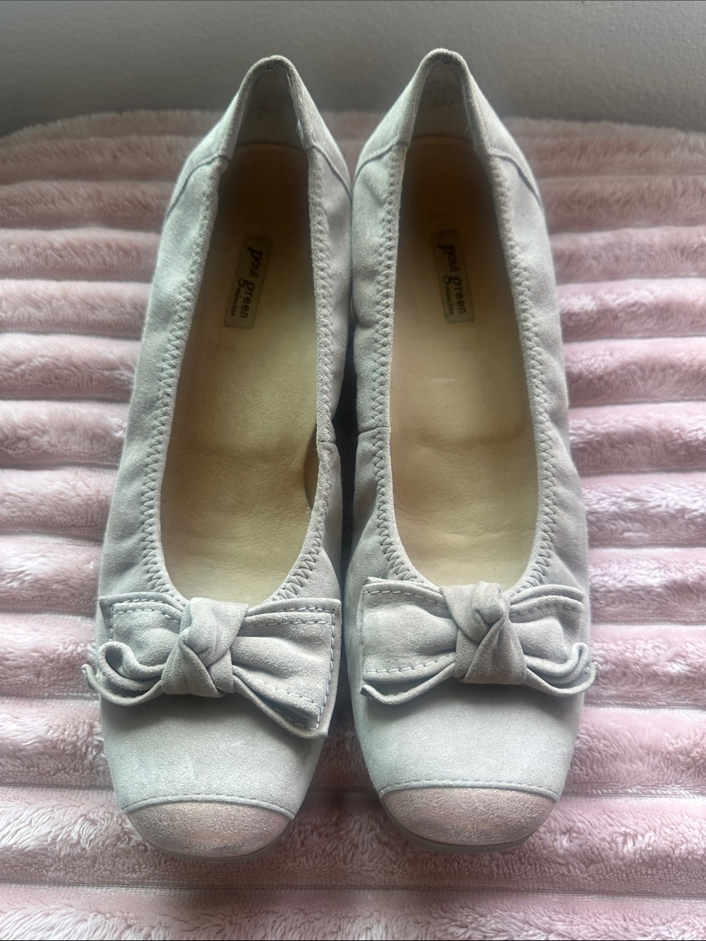 Paul Green Suede Bow Ballet Flats in Light Taupe